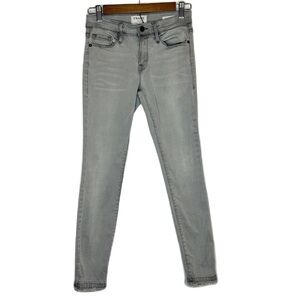 Frame Le Skinny de Jeanne Gray Distressed Hem Maralago Wash Mid Rise Size 27